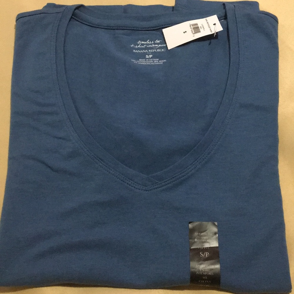 Banana Republic tee. Small